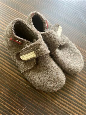 Kids Brown Wool Felt Hook-and-Loop Slippers